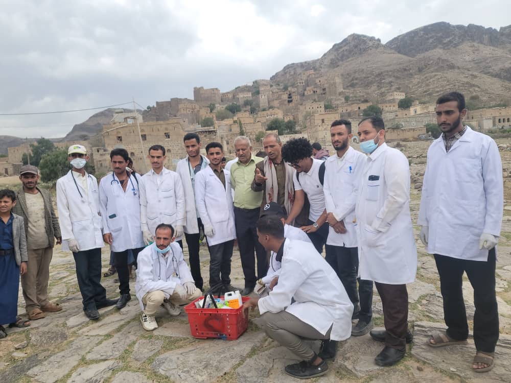 تدشين المخيم البيطري المجاني يواصل نشاطه بمديريه بلاد الروس بالتنسيق مع جمعية القطاع وجمعية العزل التنمويه